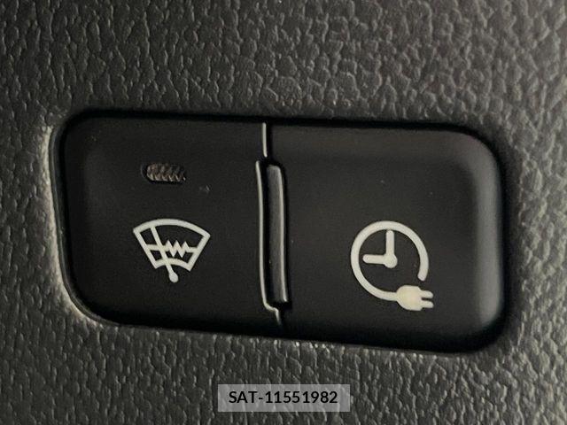 Toyota PRIUS PHV 2017-03 7329569-3