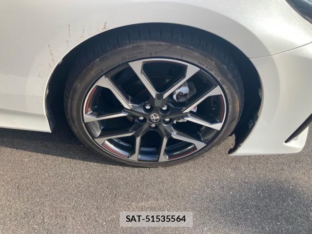 Toyota PRIUS PHV 2018-04 7329571-11