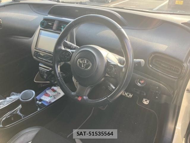 Toyota PRIUS PHV 2018-04 7329571-12