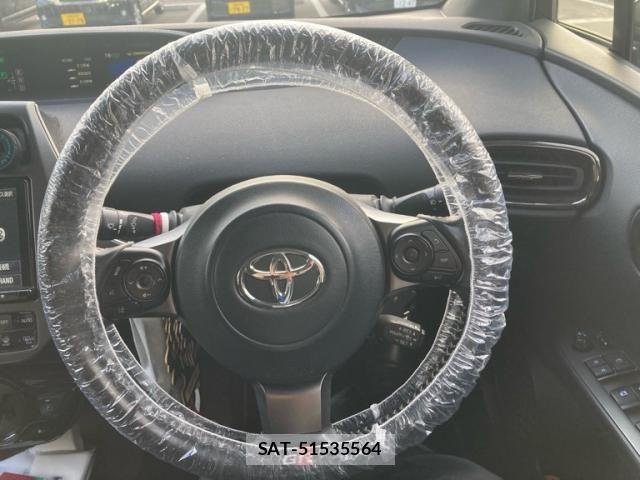 Toyota PRIUS PHV 2018-04 7329571-16
