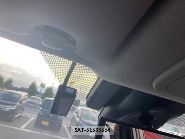 Toyota PRIUS PHV 2018-04 7329571-24