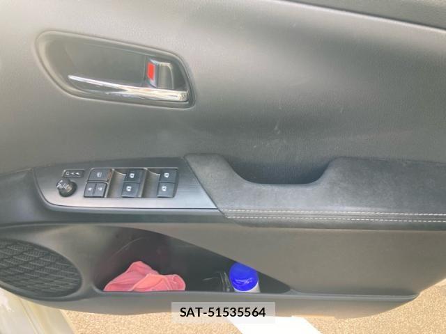 Toyota PRIUS PHV 2018-04 7329571-26