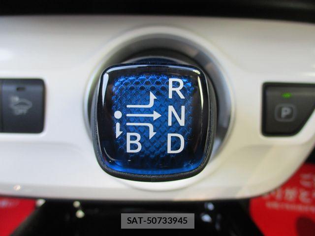 Toyota PRIUS PHV 2017-09 7329559-13