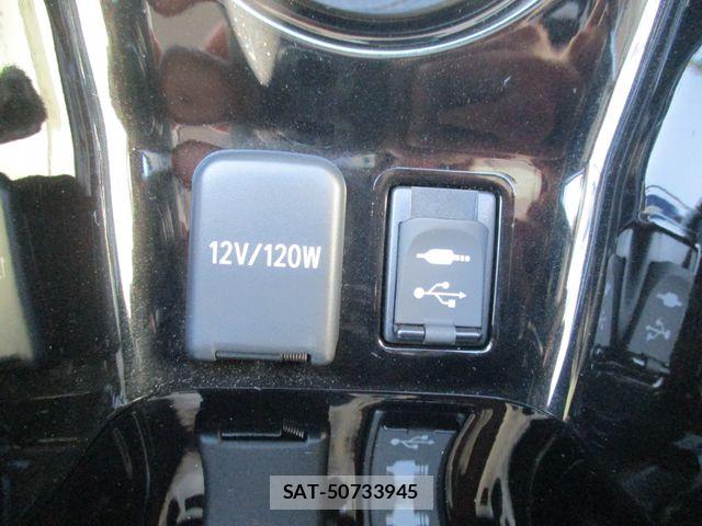 Toyota PRIUS PHV 2017-09 7329559-28
