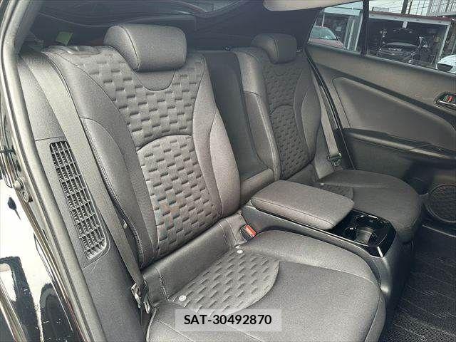 Toyota PRIUS PHV 2017-07 7359421-10