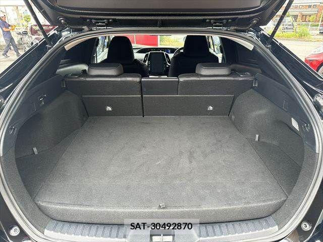 Toyota PRIUS PHV 2017-07 7359421-11