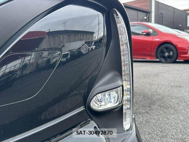 Toyota PRIUS PHV 2017-07 7359421-14