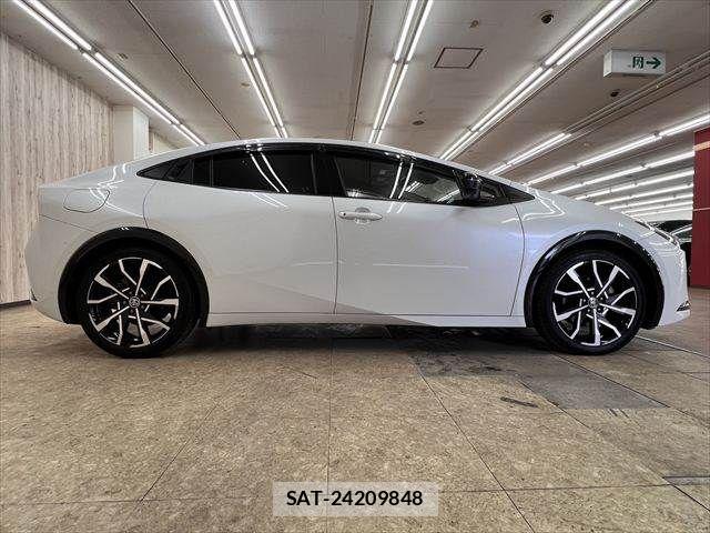 Toyota PRIUS PHV 2023-10 7359426-15