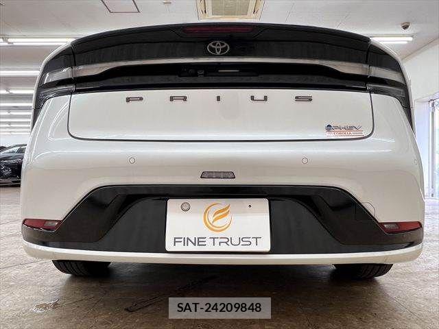 Toyota PRIUS PHV 2023-10 7359426-16