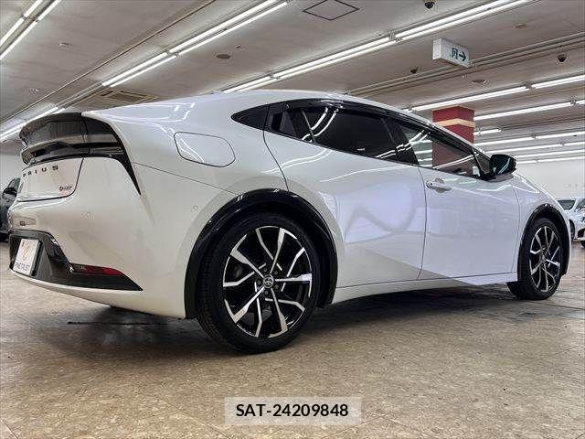 Toyota PRIUS PHV 2023-10 7359426-17