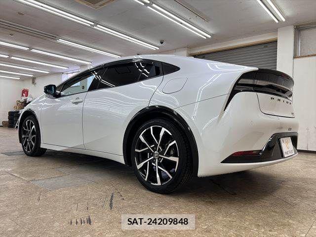 Toyota PRIUS PHV 2023-10 7359426-18