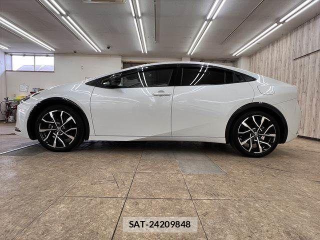 Toyota PRIUS PHV 2023-10 7359426-19