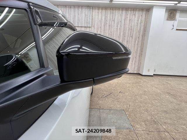 Toyota PRIUS PHV 2023-10 7359426-24