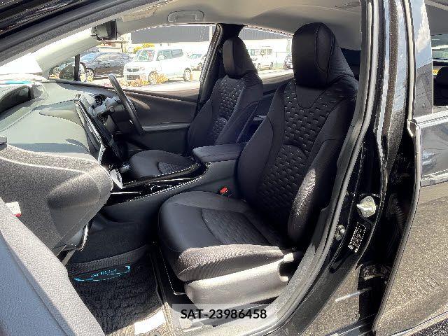 Toyota PRIUS PHV 2017-04 7393713-18