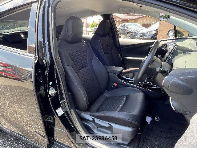 Toyota PRIUS PHV 2017-04 7393713-3