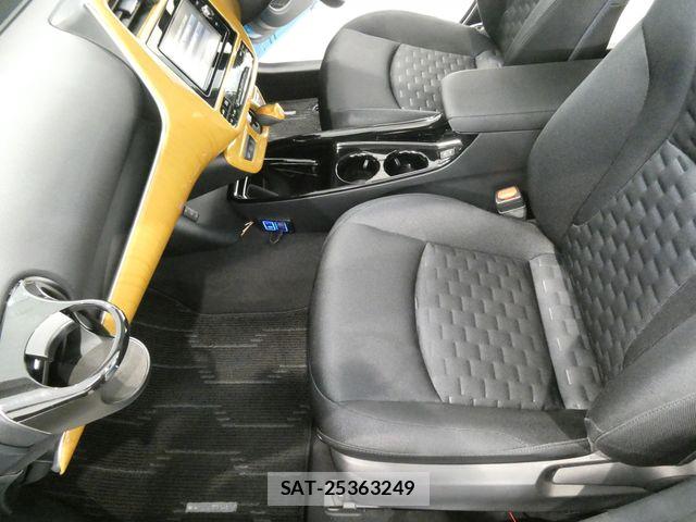 Toyota PRIUS PHV 2018-01 7393728-14