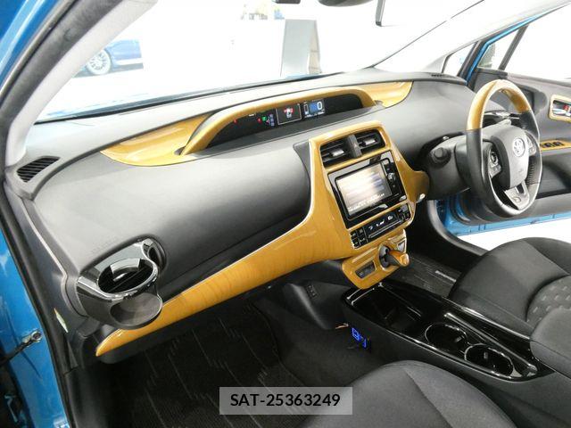 Toyota PRIUS PHV 2018-01 7393728-16