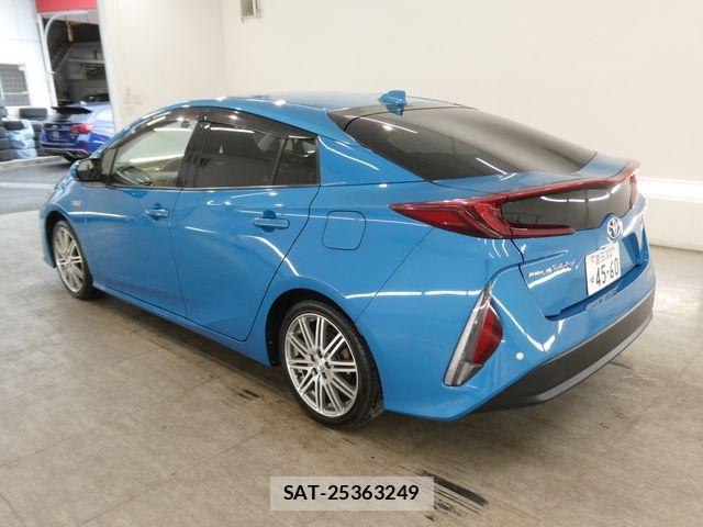 Toyota PRIUS PHV 2018-01 7393728-1