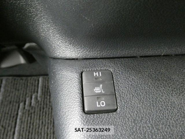 Toyota PRIUS PHV 2018-01 7393728-23