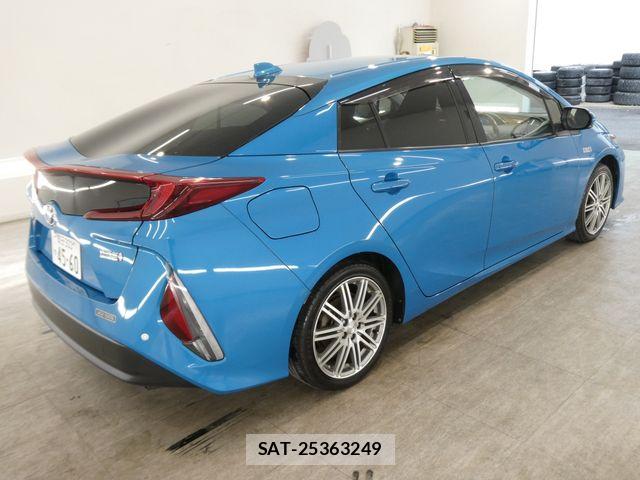 Toyota PRIUS PHV 2018-01 7393728-3