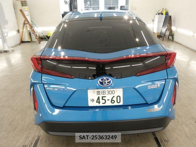 Toyota PRIUS PHV 2018-01 7393728-6