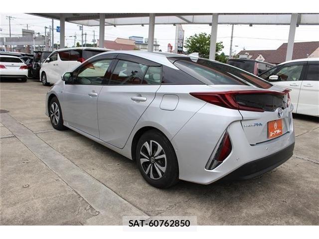 Toyota PRIUS PHV 2022-01 7457045-10