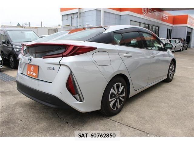 Toyota PRIUS PHV 2022-01 7457045-12