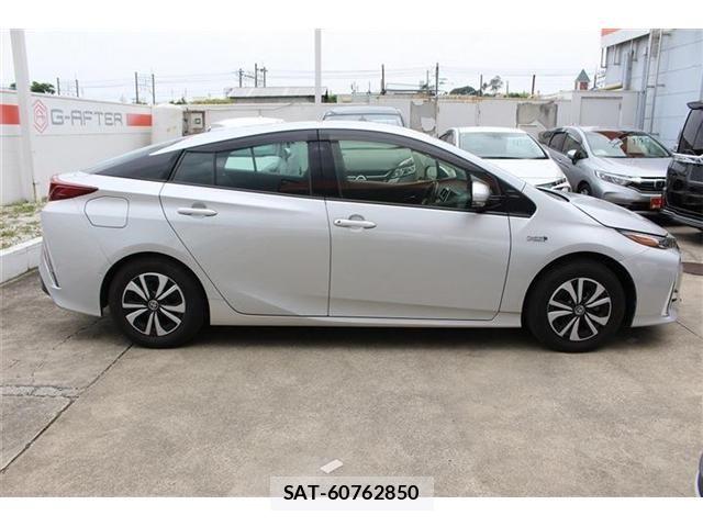 Toyota PRIUS PHV 2022-01 7457045-13