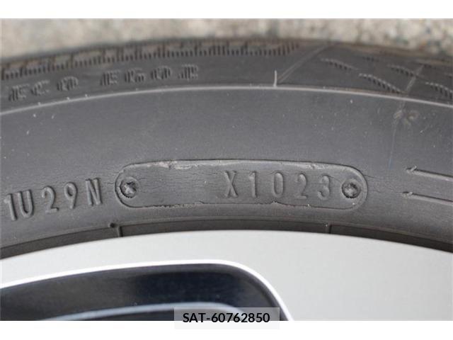 Toyota PRIUS PHV 2022-01 7457045-28