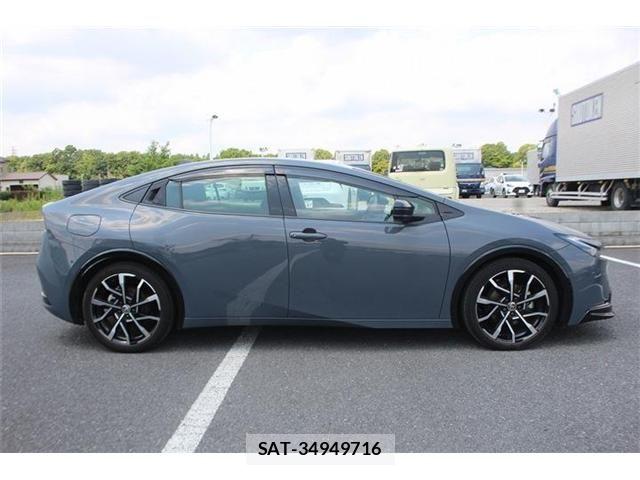 Toyota PRIUS PHV 2023-05 7457046-14