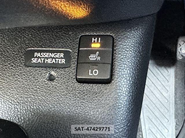 Toyota PRIUS PHV 2017-02 7457053-26