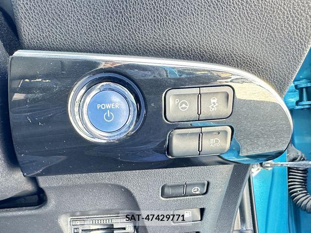 Toyota PRIUS PHV 2017-02 7457053-28