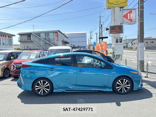 Toyota PRIUS PHV 2017-02 7457053-2
