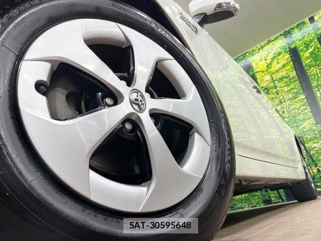 Toyota PRIUS PHV 2012-02 7502395-12