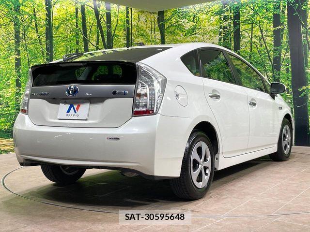 Toyota PRIUS PHV 2012-02 7502395-16