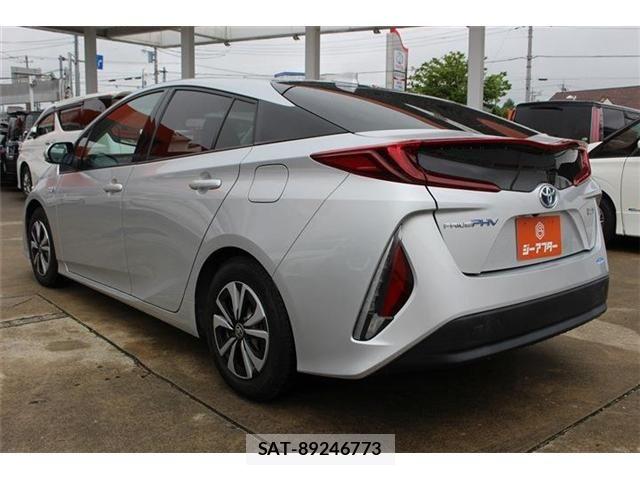 Toyota PRIUS PHV 2017-06 7502393-10