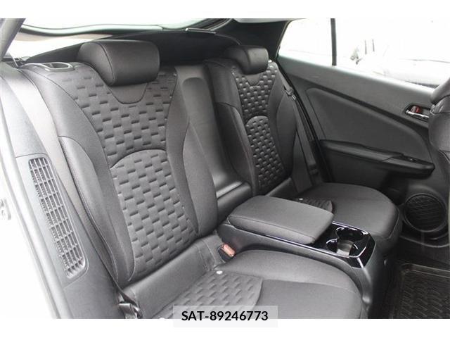 Toyota PRIUS PHV 2017-06 7502393-27
