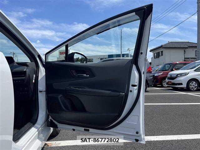 Toyota PRIUS PHV 2023-07 7509759-24