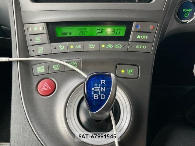Toyota PRIUS PHV 2012-11 7562689-16