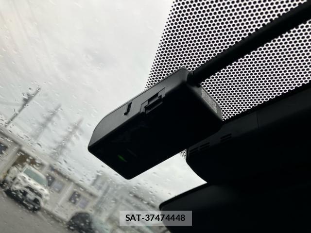Toyota PRIUS PHV 2017-07 7619401-16