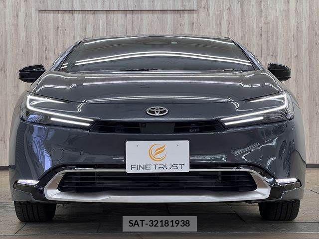 Toyota PRIUS PHV 2023-07 7619396-13