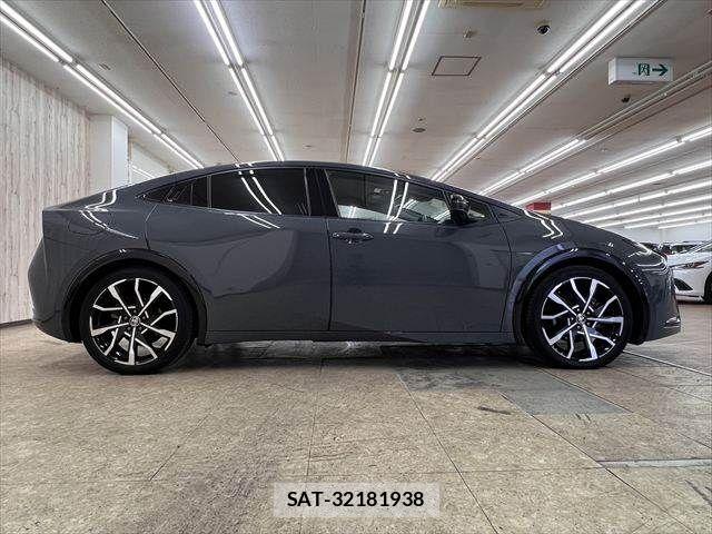 Toyota PRIUS PHV 2023-07 7619396-15