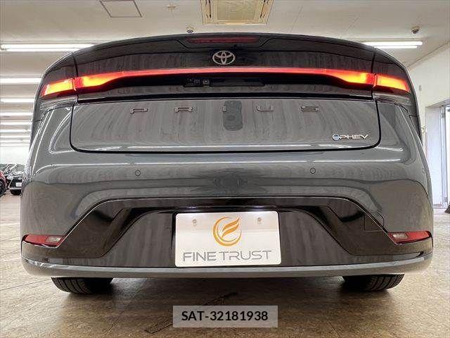 Toyota PRIUS PHV 2023-07 7619396-16