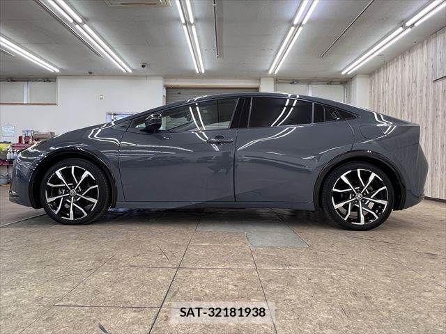 Toyota PRIUS PHV 2023-07 7619396-19