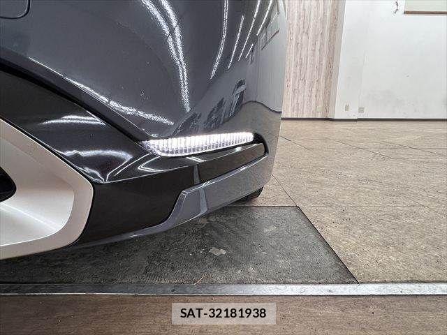 Toyota PRIUS PHV 2023-07 7619396-21