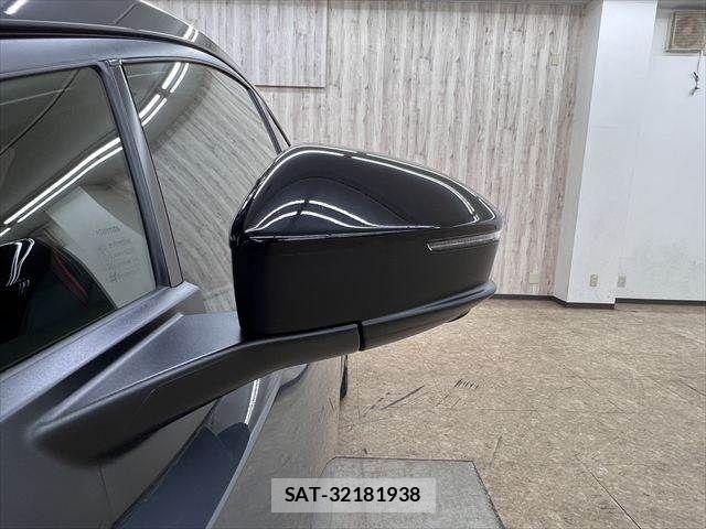 Toyota PRIUS PHV 2023-07 7619396-24