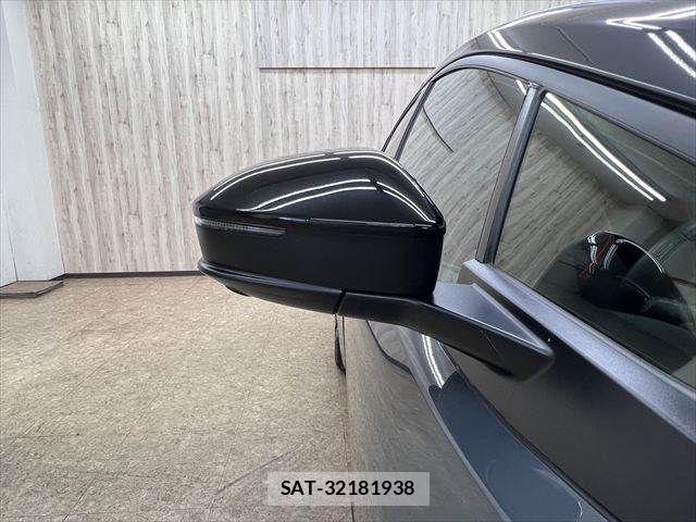Toyota PRIUS PHV 2023-07 7619396-25