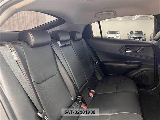 Toyota PRIUS PHV 2023-07 7619396-7