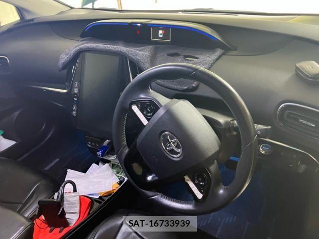 Toyota PRIUS PHV 2017-02 7619399-12