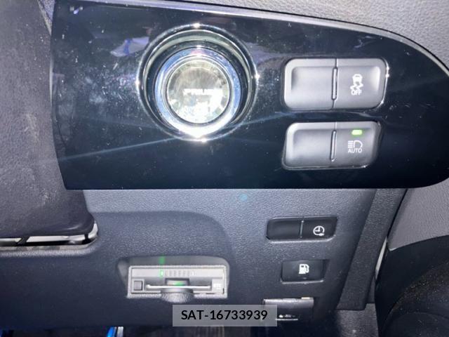 Toyota PRIUS PHV 2017-02 7619399-17